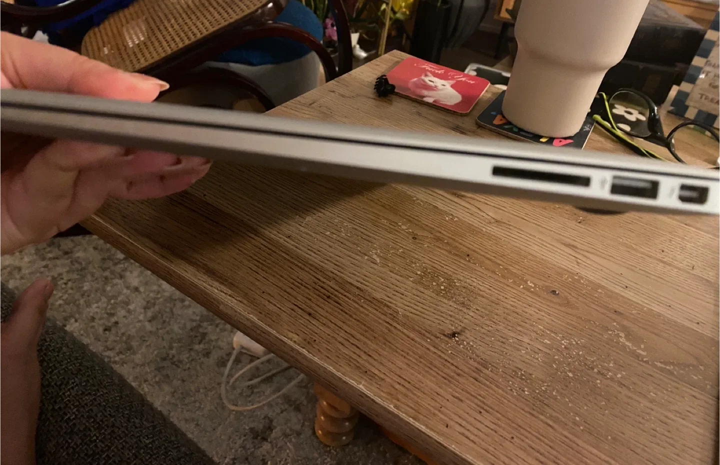 MacBook Air (2017, 13-inch, Silver) image indicator(4)