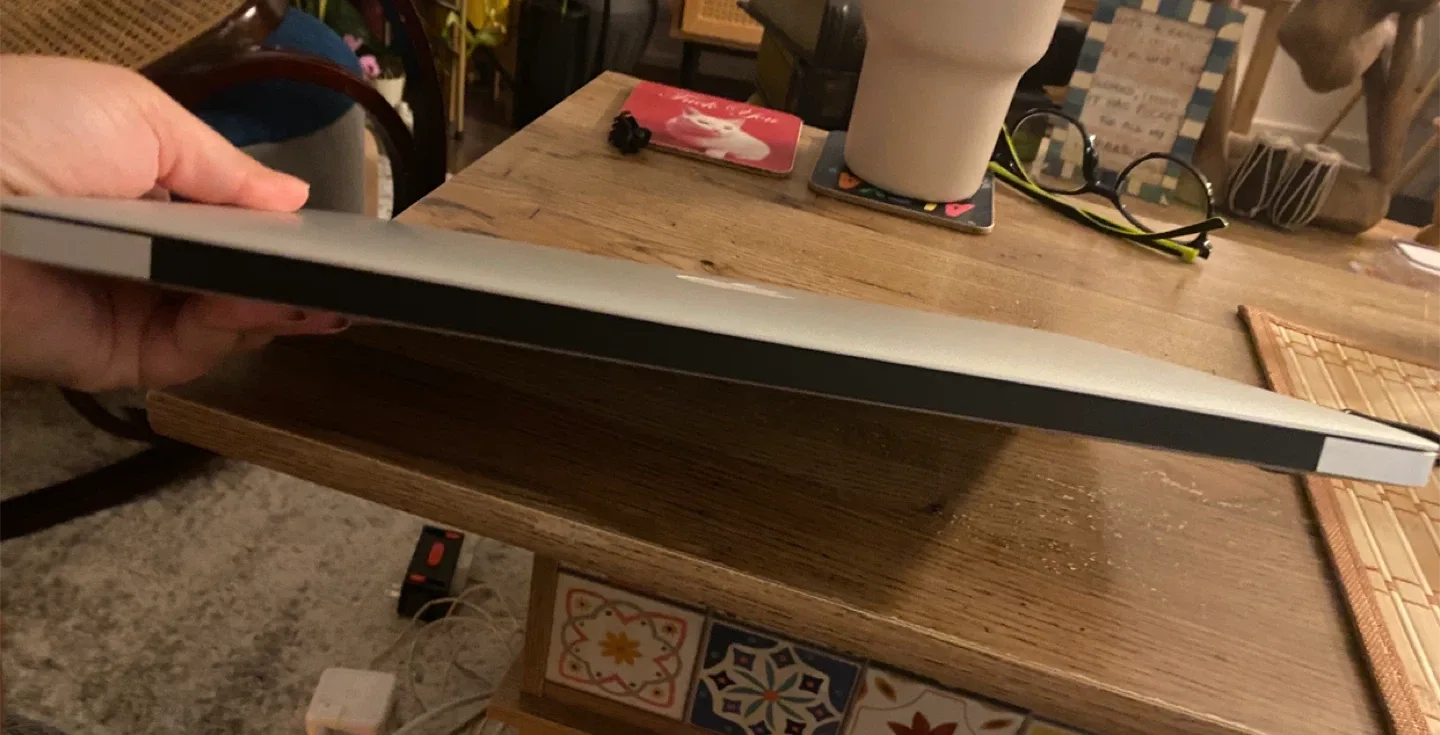 MacBook Air (2017, 13-inch, Silver) image indicator(7)