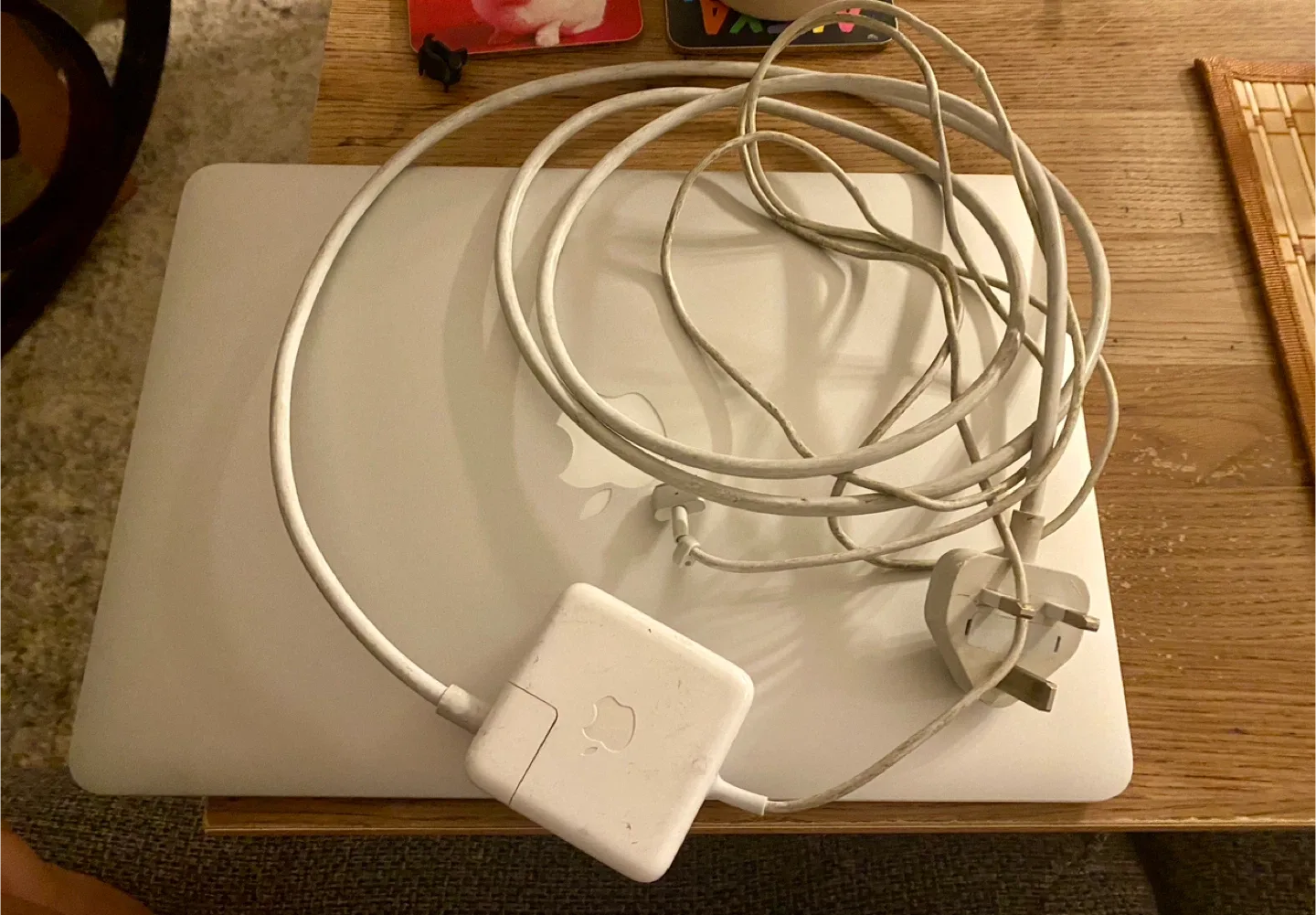 MacBook Air (2017, 13-inch, Silver) image indicator(8)