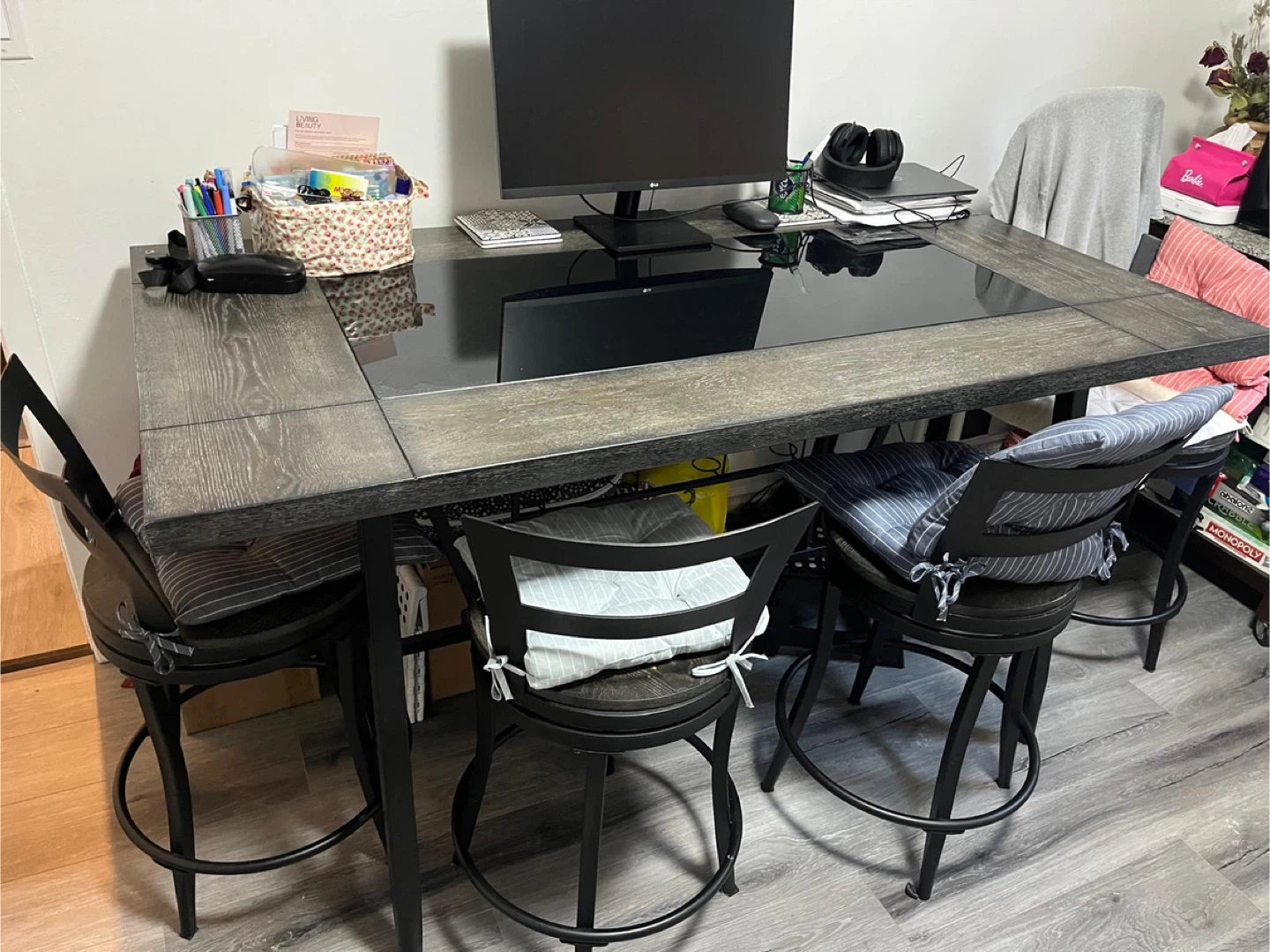 Dining table + 4 dining stools - free (recalled)