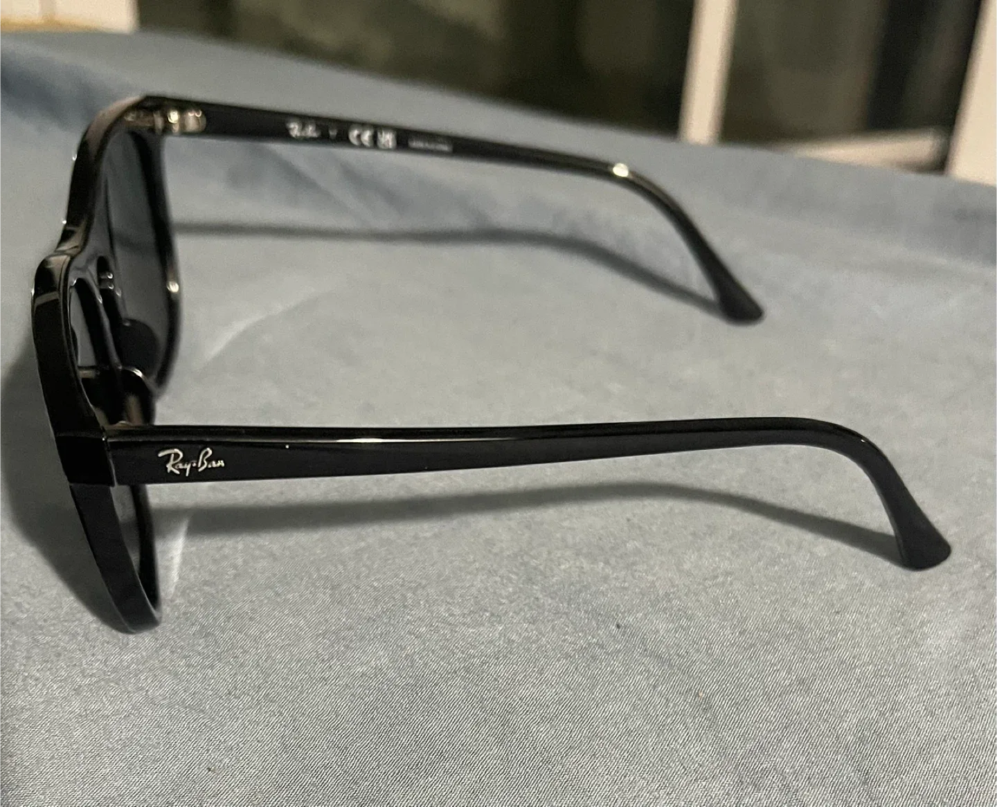 Ray-Ban ORB2210 Black Sunglasses with Box image indicator(5)