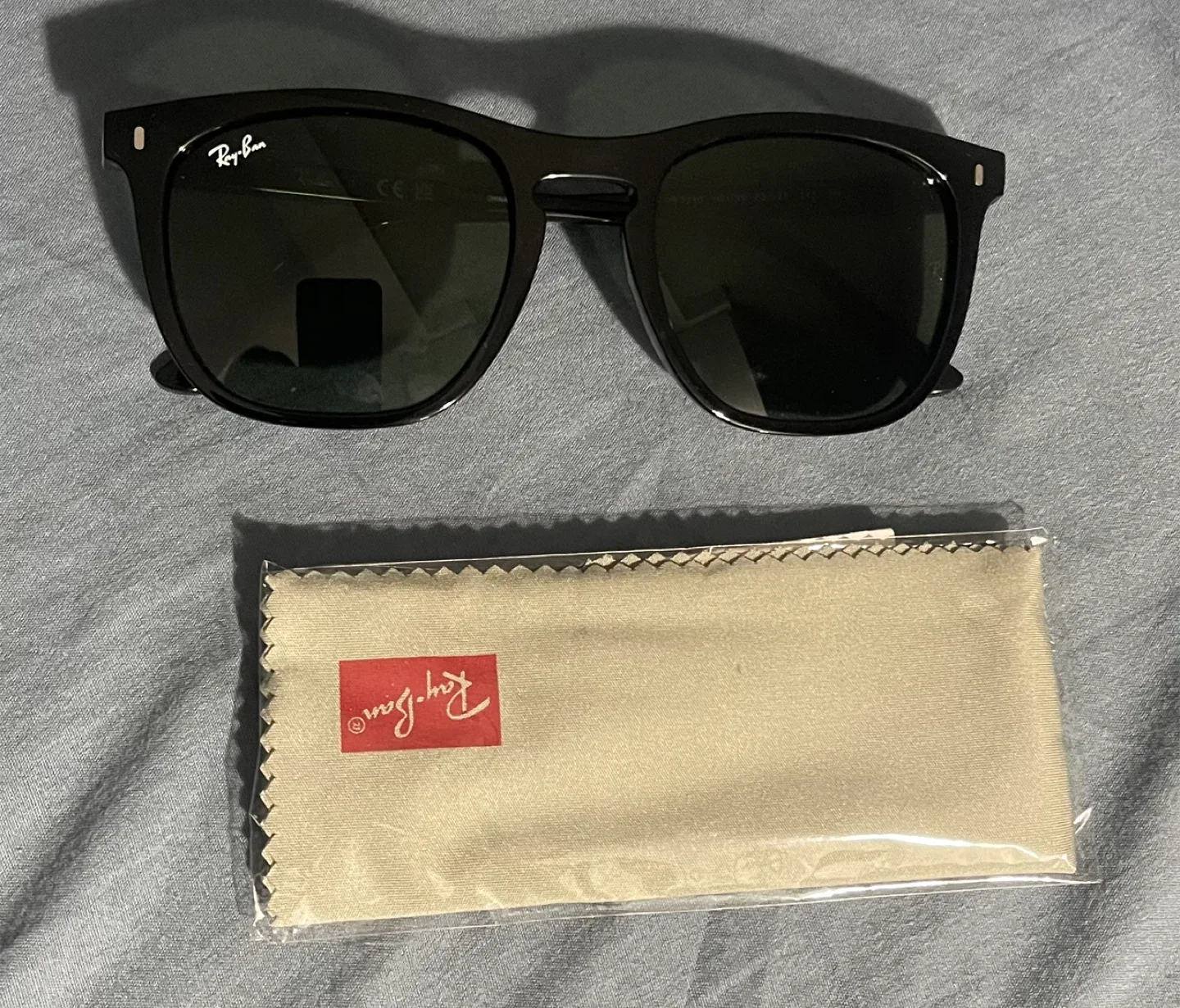 Ray-Ban ORB2210 Black Sunglasses with Box image indicator(4)