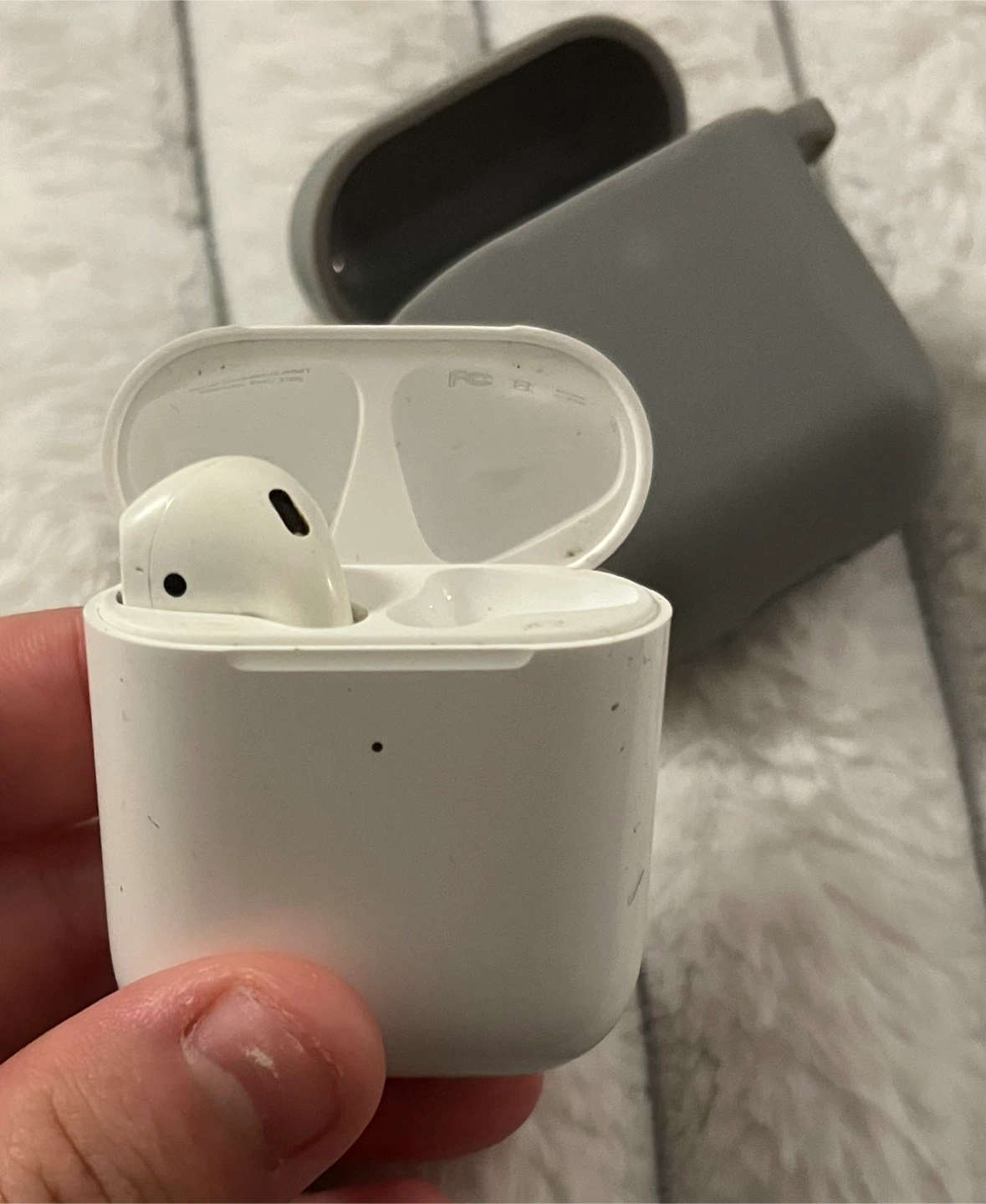 Broken AirPods 2nd Gen with Gray Case - photo 2