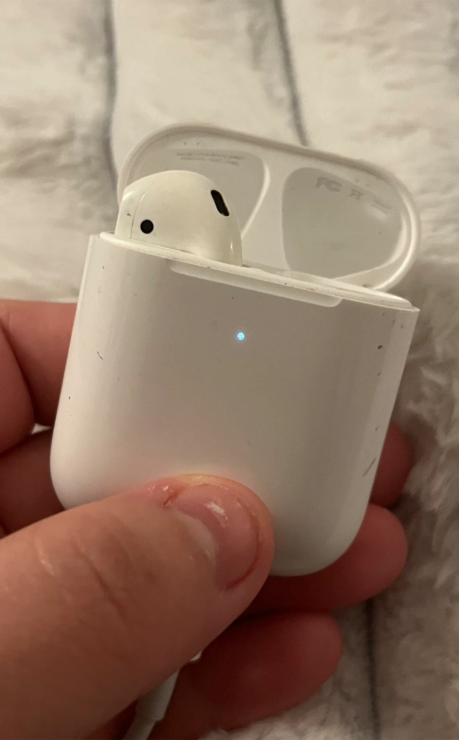 Broken AirPods 2nd Gen with Gray Case - photo 3