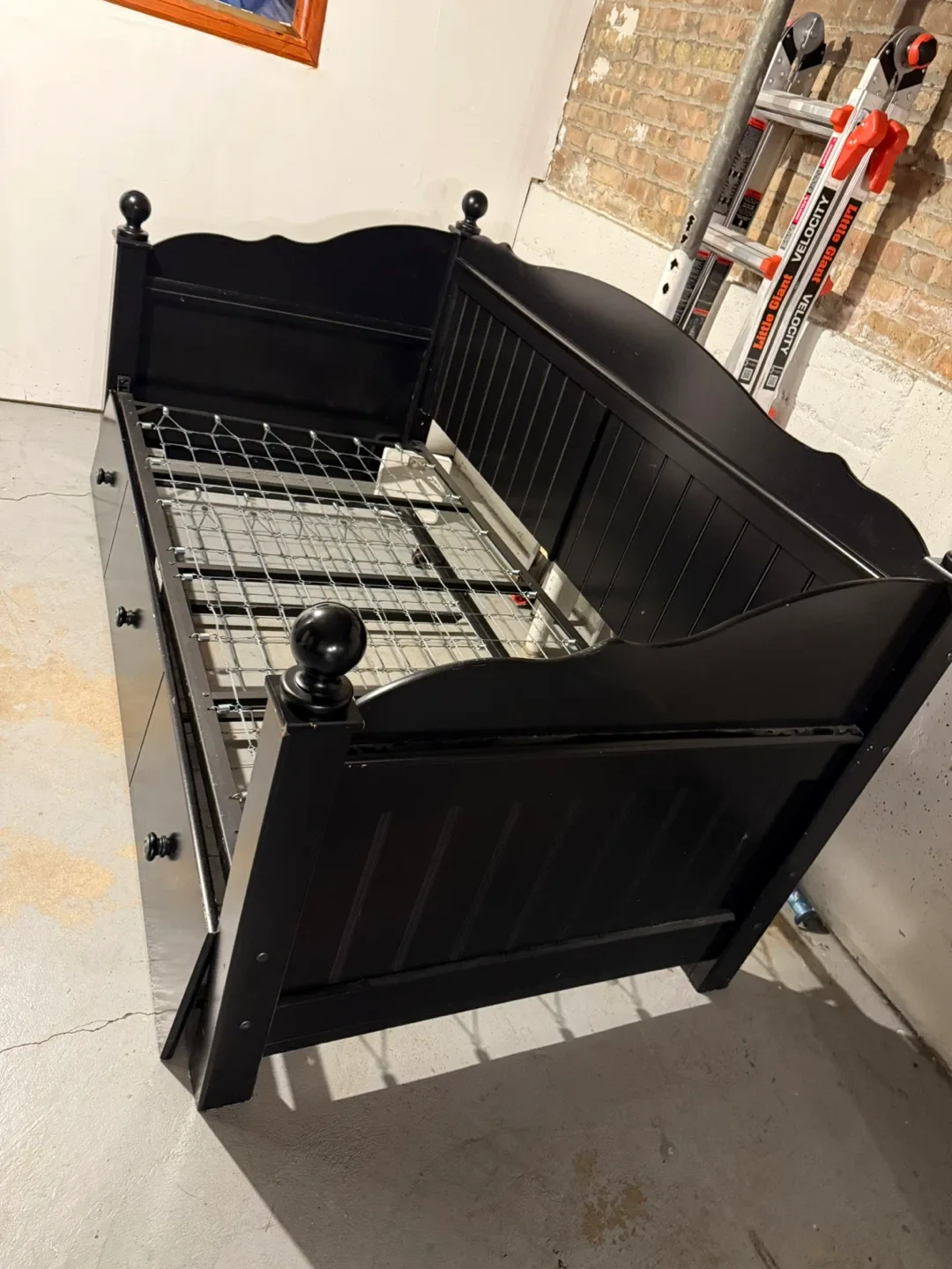 Twin Bed  with mattress storage image indicator(3)