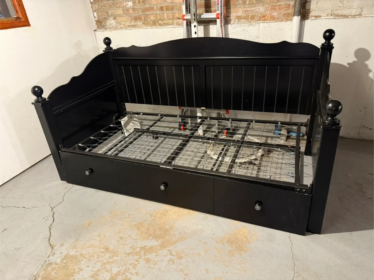 Twin Bed  with mattress storage image indicator(2)