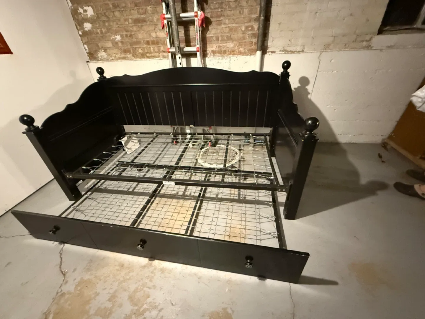 Twin Bed  with mattress storage image indicator(6)