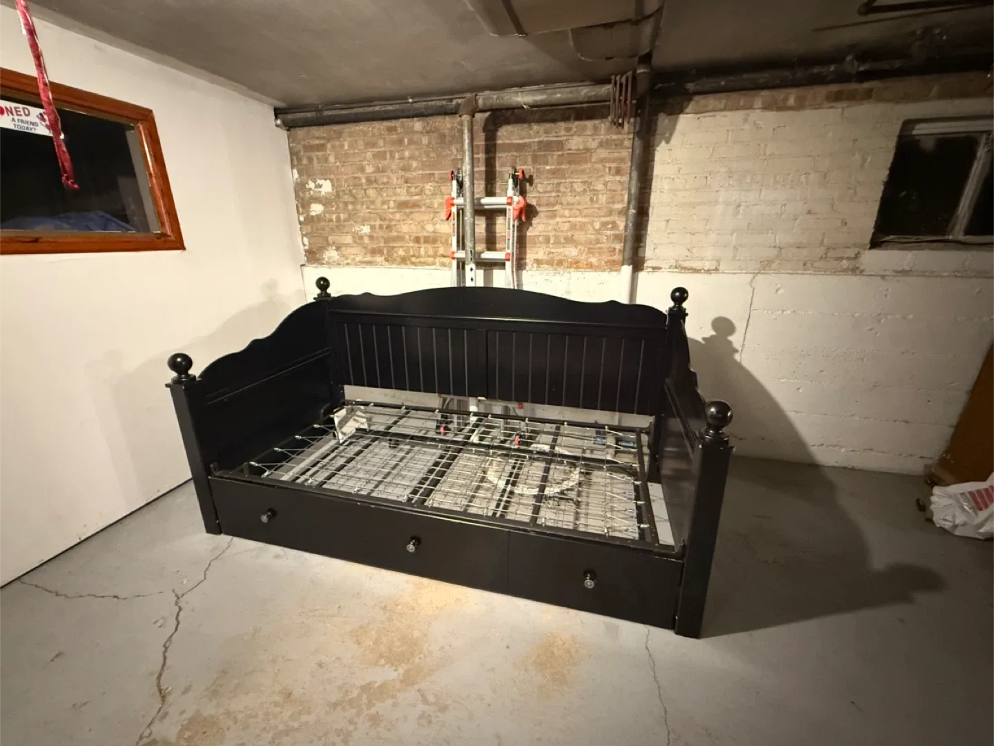 Twin Bed  with mattress storage image indicator(4)