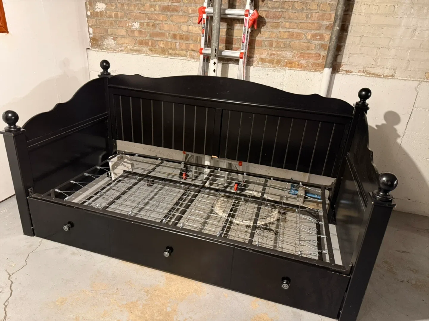 Twin Bed  with mattress storage image indicator(8)