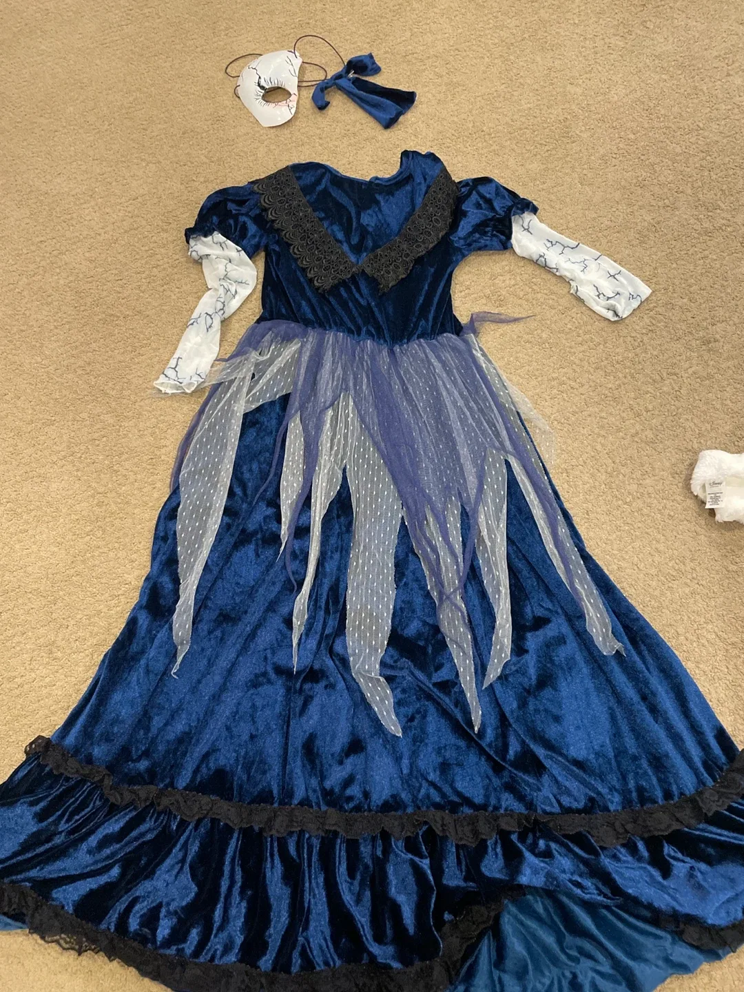 Spirit Halloween Costume image indicator(7)