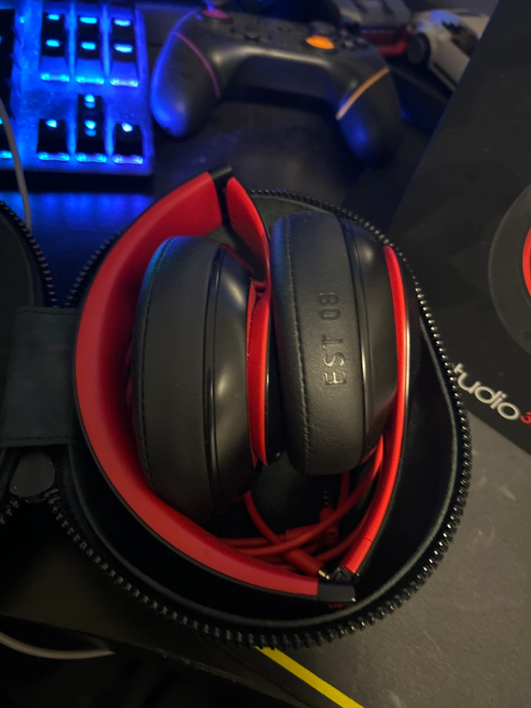 Beats Studio3 Wireless Headphones - Black/Red - photo 2