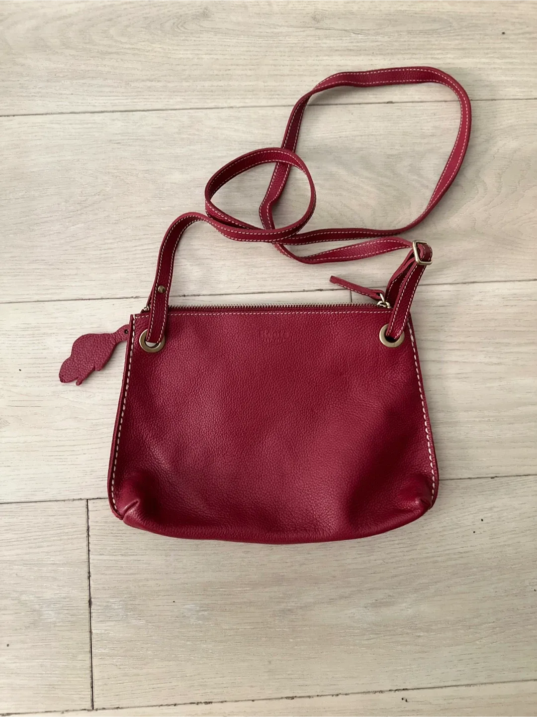Roots Eddie Bag Red Leather Crossbody image indicator(2)