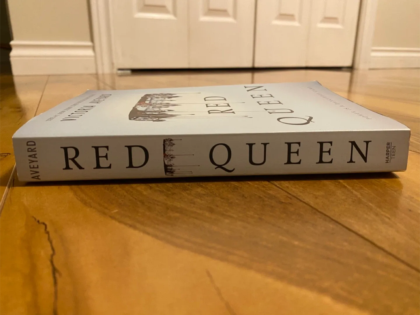 Red Queen by Victoria Aveyard image indicator(2)