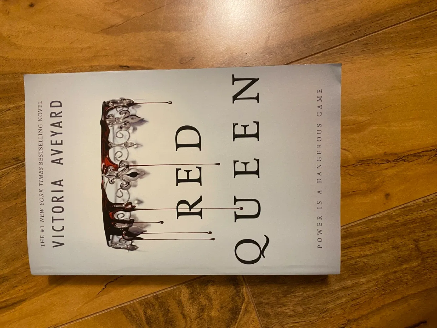 Red Queen by Victoria Aveyard thumbnail