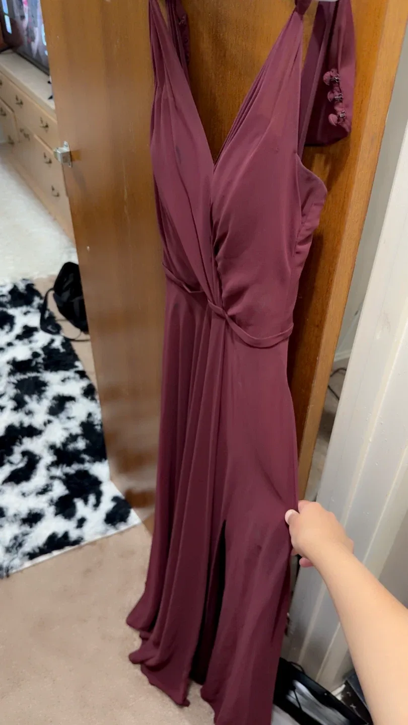 Full length dress with a slit image indicator(3)