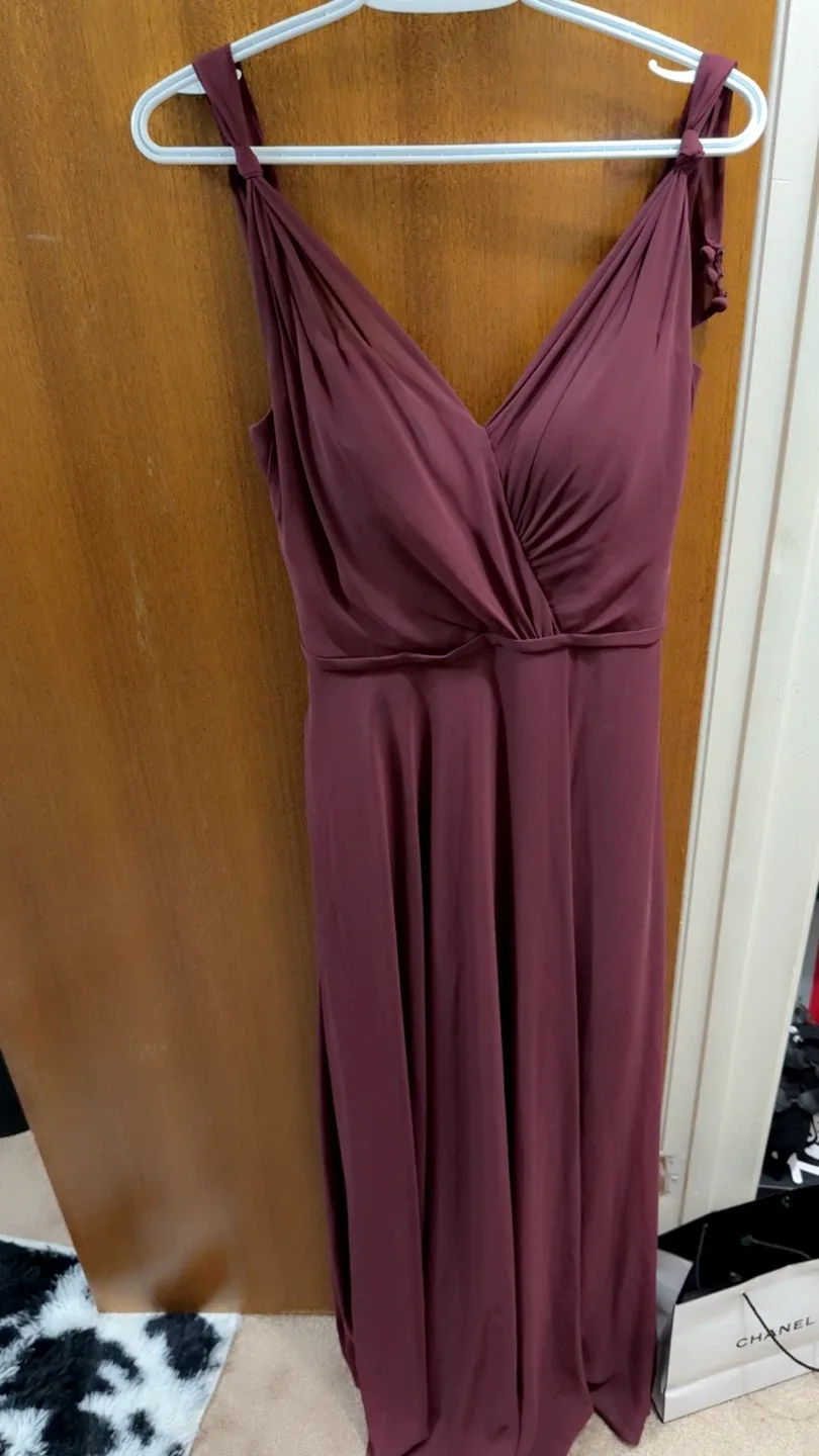 Full length dress with a slit image indicator(2)