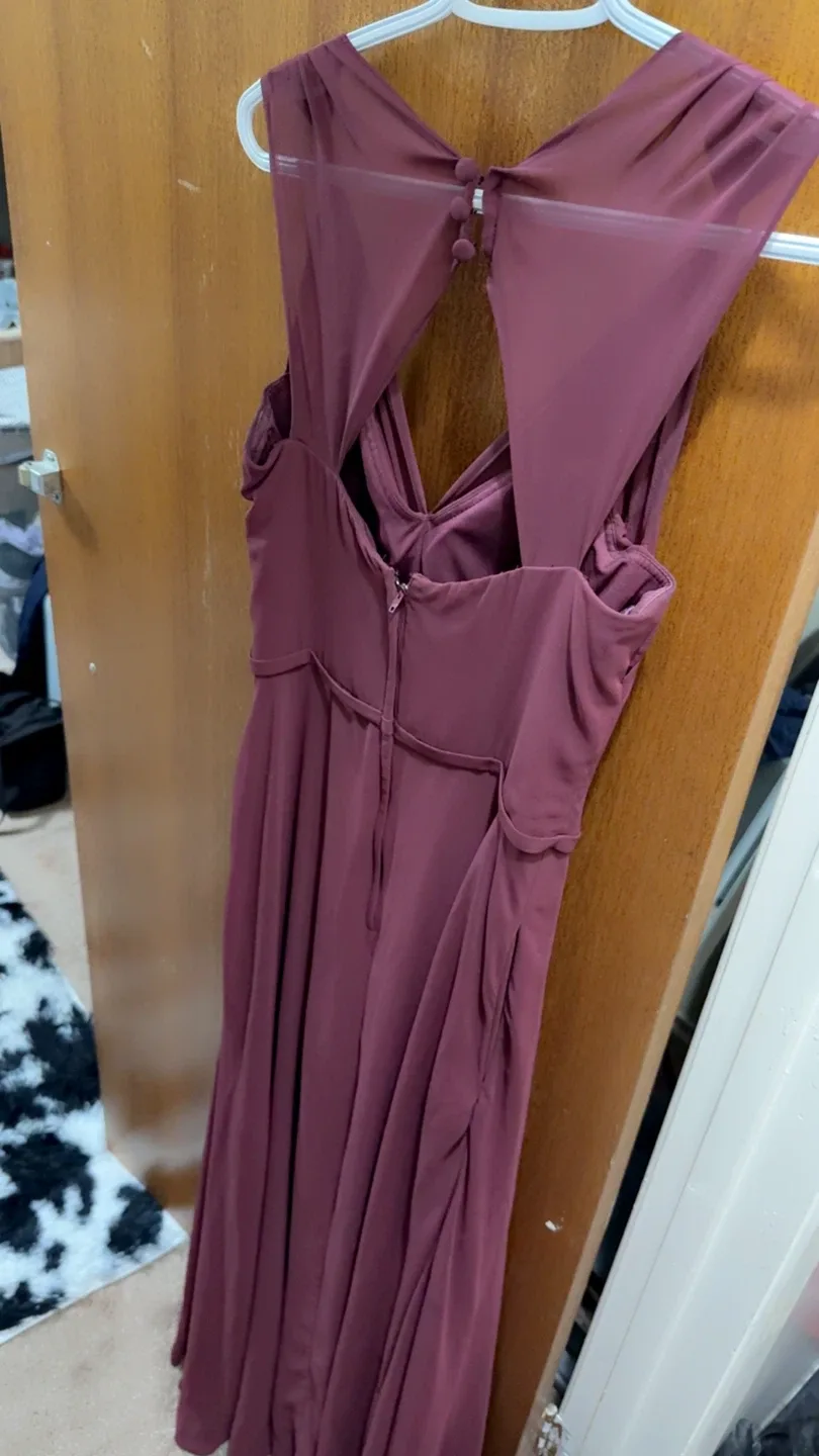 Full length dress with a slit image indicator(4)