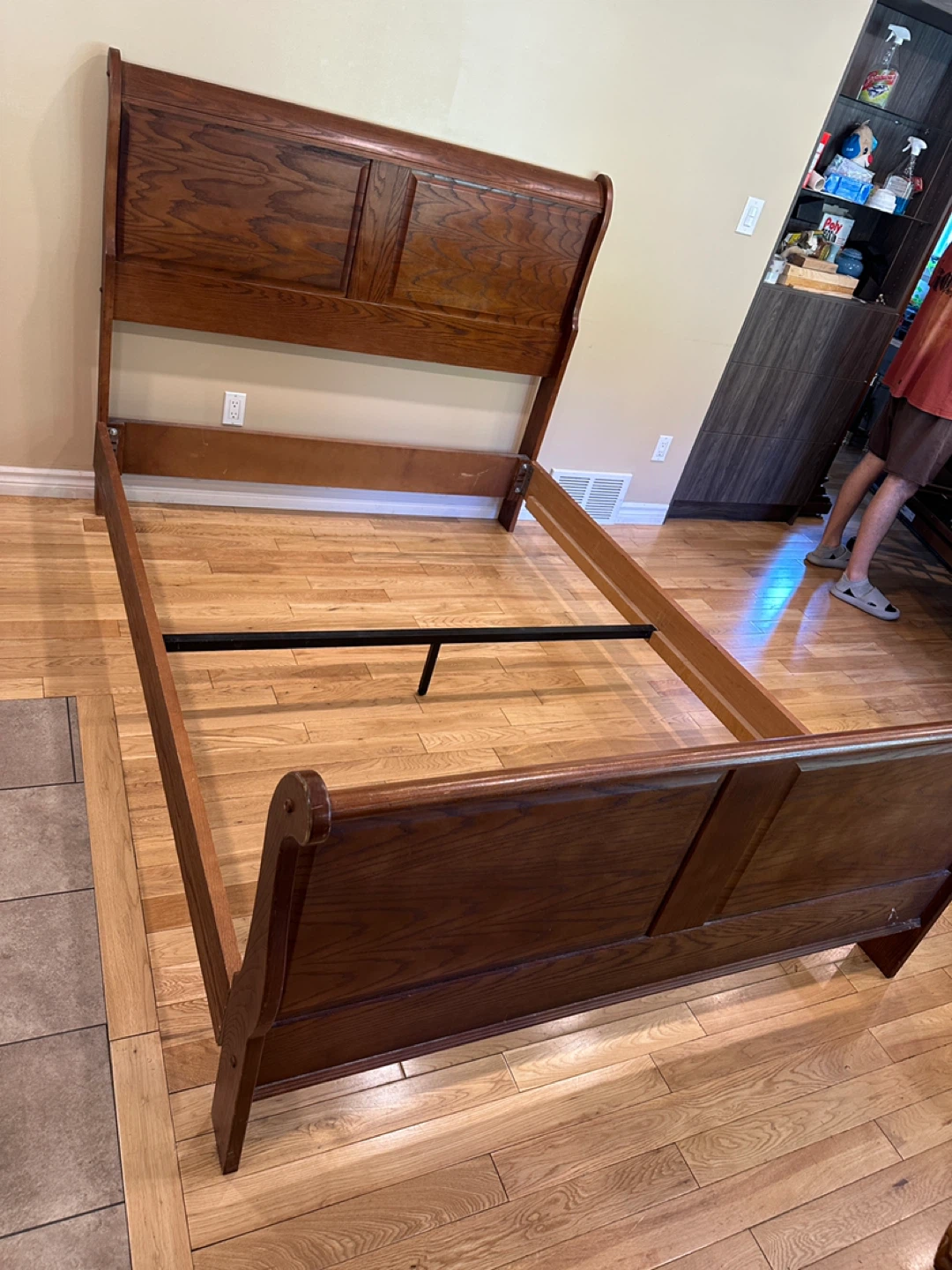 Queen Size Solid Wood Sleigh Bed (CAN DELIVER) - photo 2