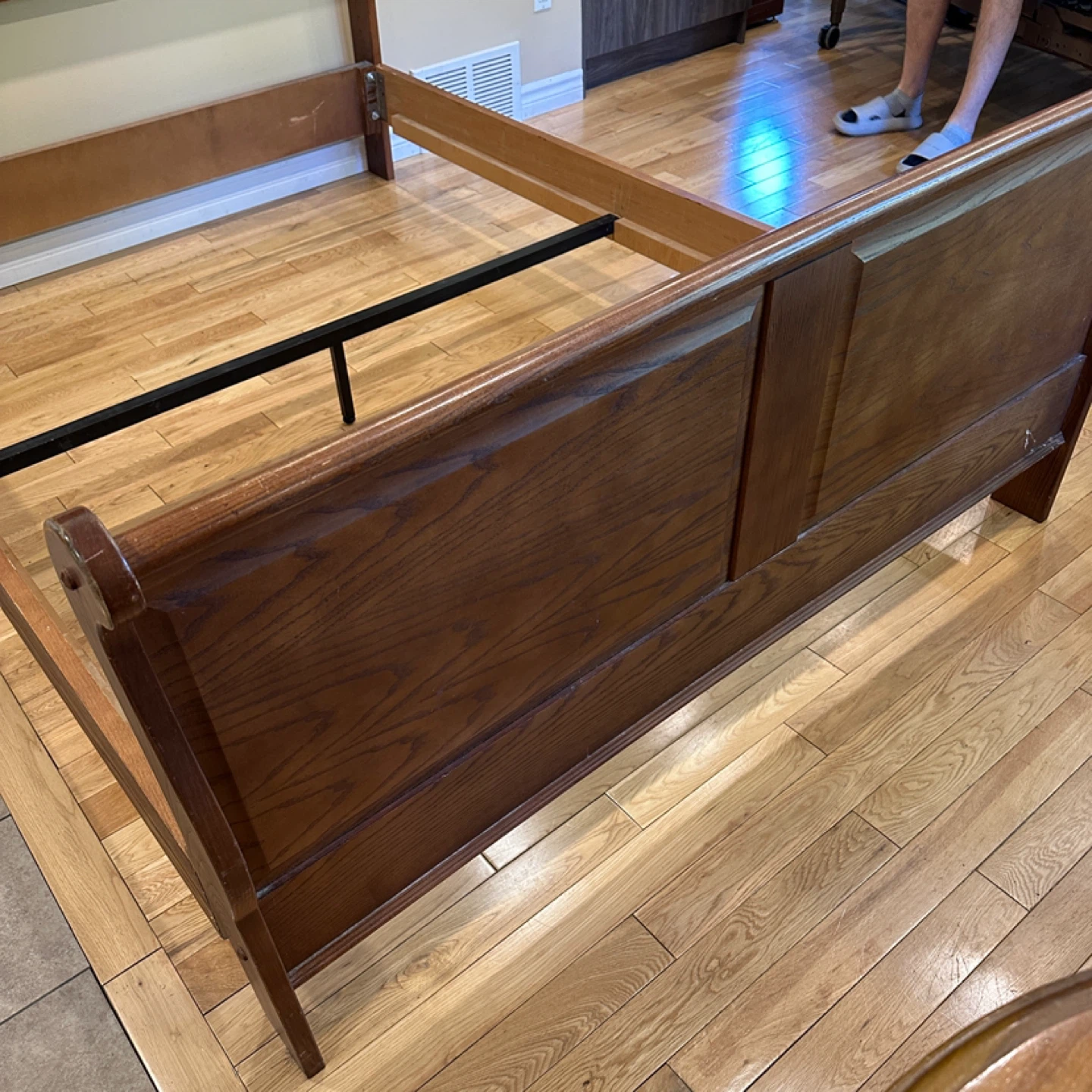 Queen Size Solid Wood Sleigh Bed (CAN DELIVER) - photo 5