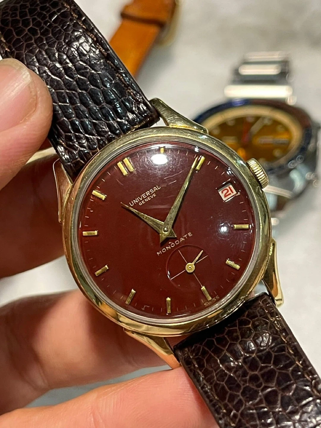 Vintage UNIVERSAL GENÈVE mens gold Monodate watch