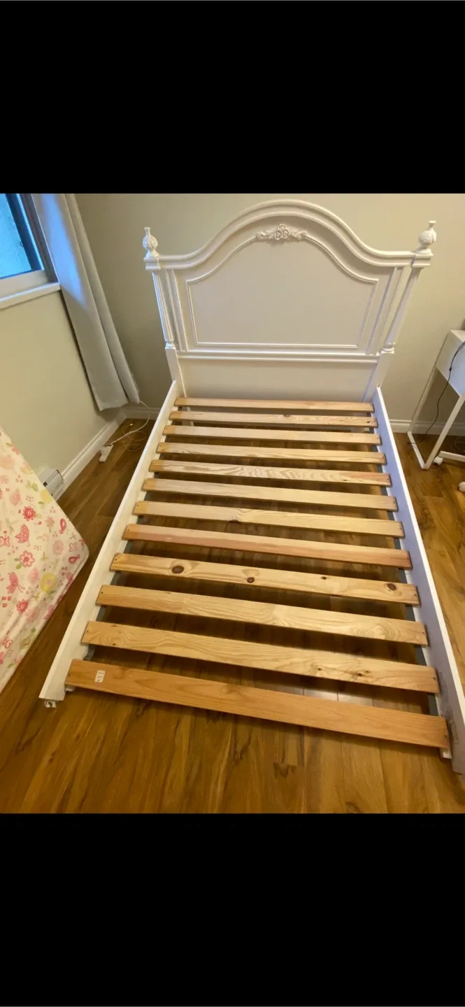 Isabella Low Post Panel Bed with Headboard & Footboard image indicator(5)