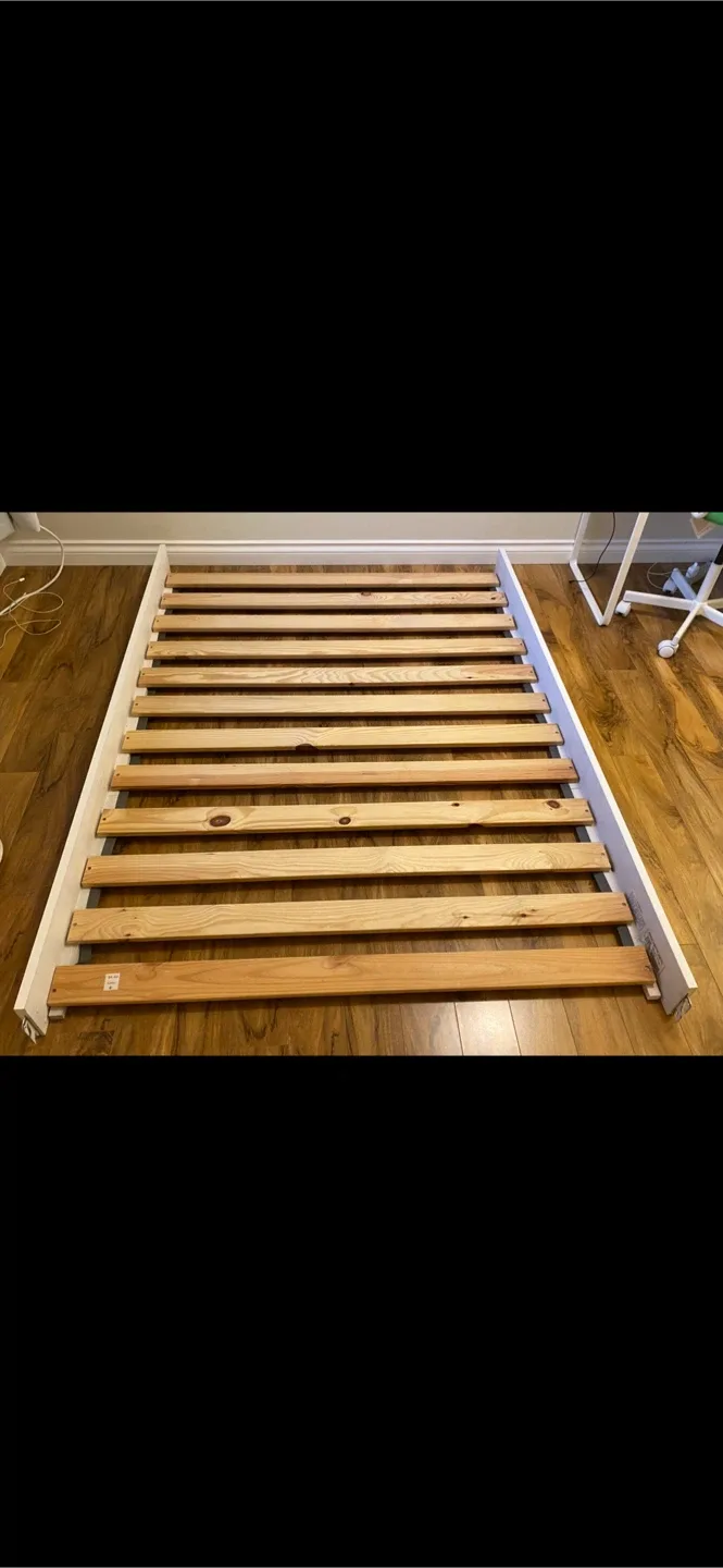 Isabella Low Post Panel Bed with Headboard & Footboard image indicator(6)