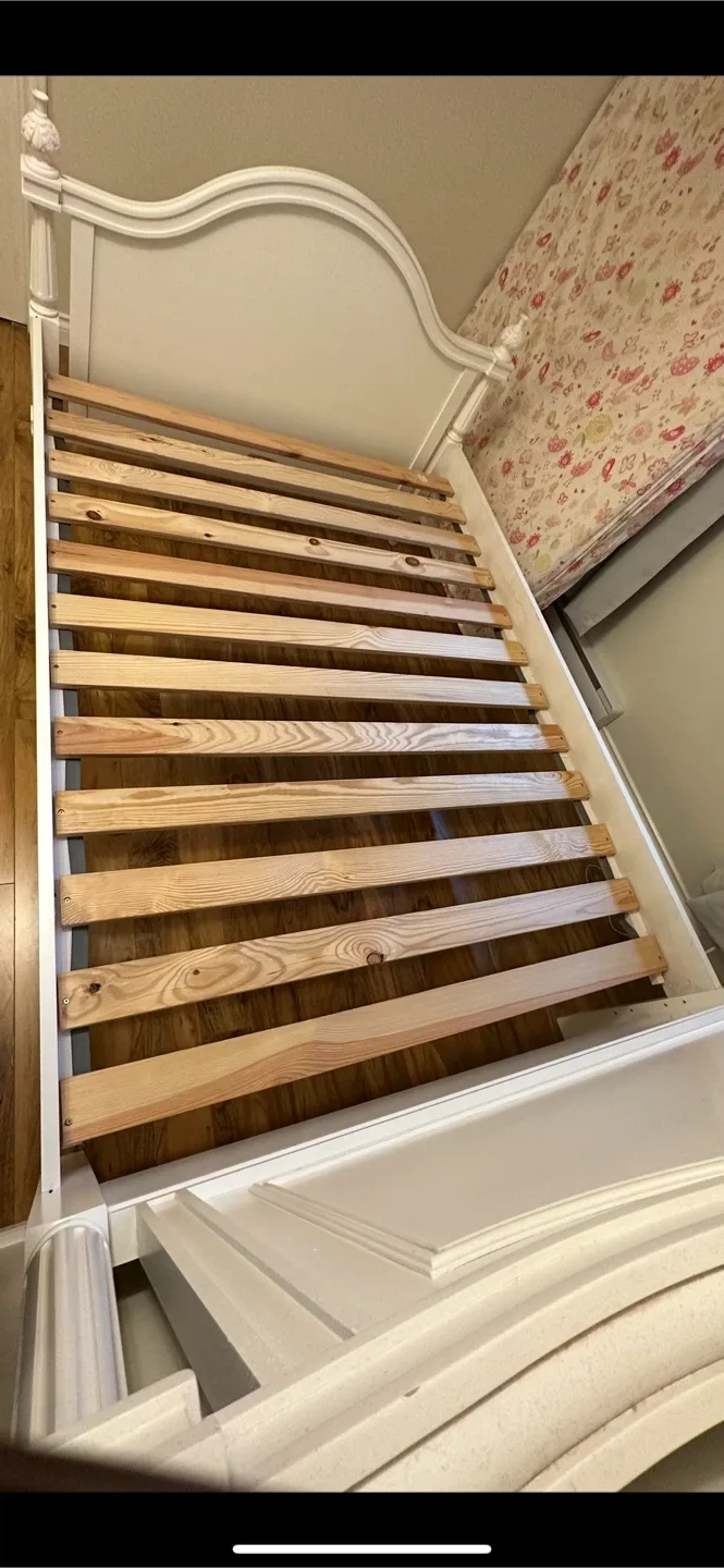 Isabella Low Post Panel Bed with Headboard & Footboard image indicator(4)