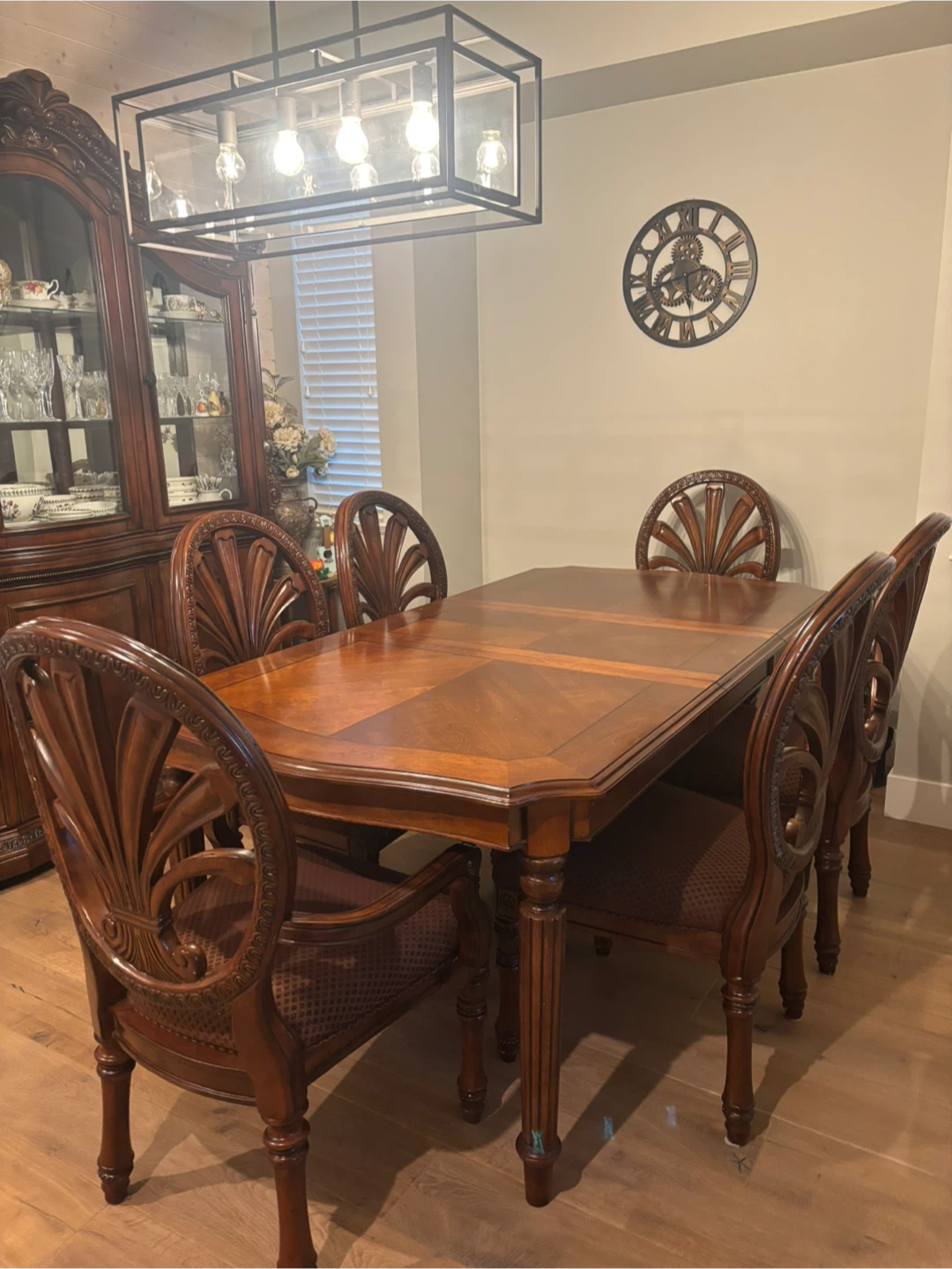 Antique Solid Wooden Dining Set with China Cabinet