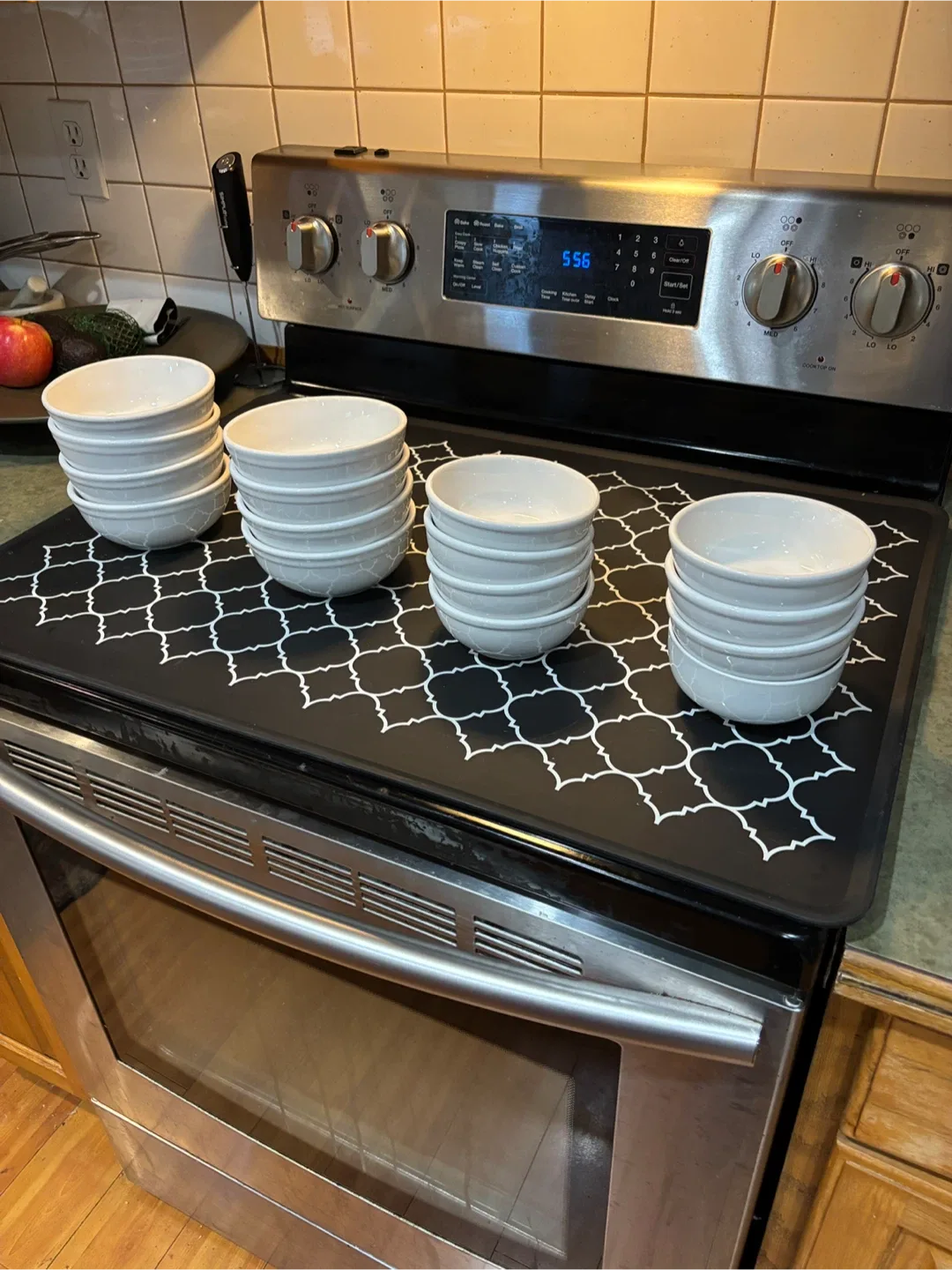 White Plates and Bowls image indicator(2)