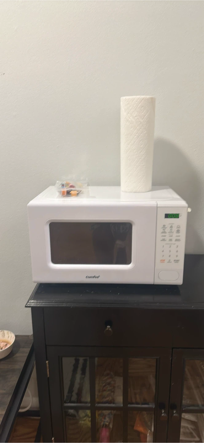 Needa to go URGENTLY- Comfee Microwave - White