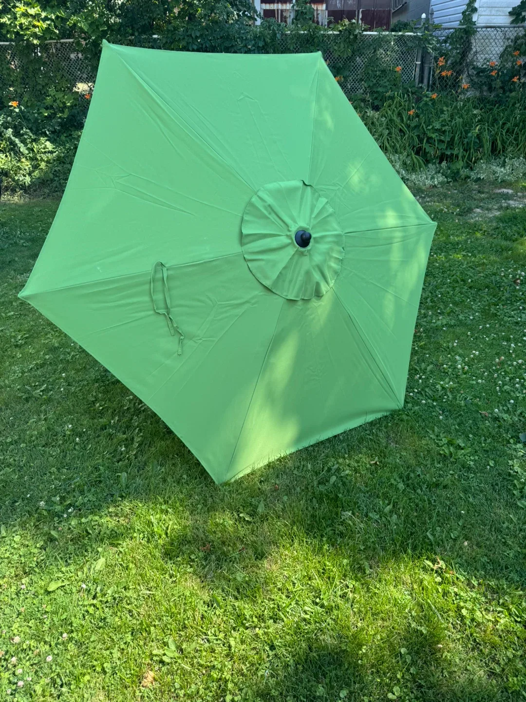 $75 for brand new outdoor patio 7.5 ft green patio Umbrella image indicator(2)