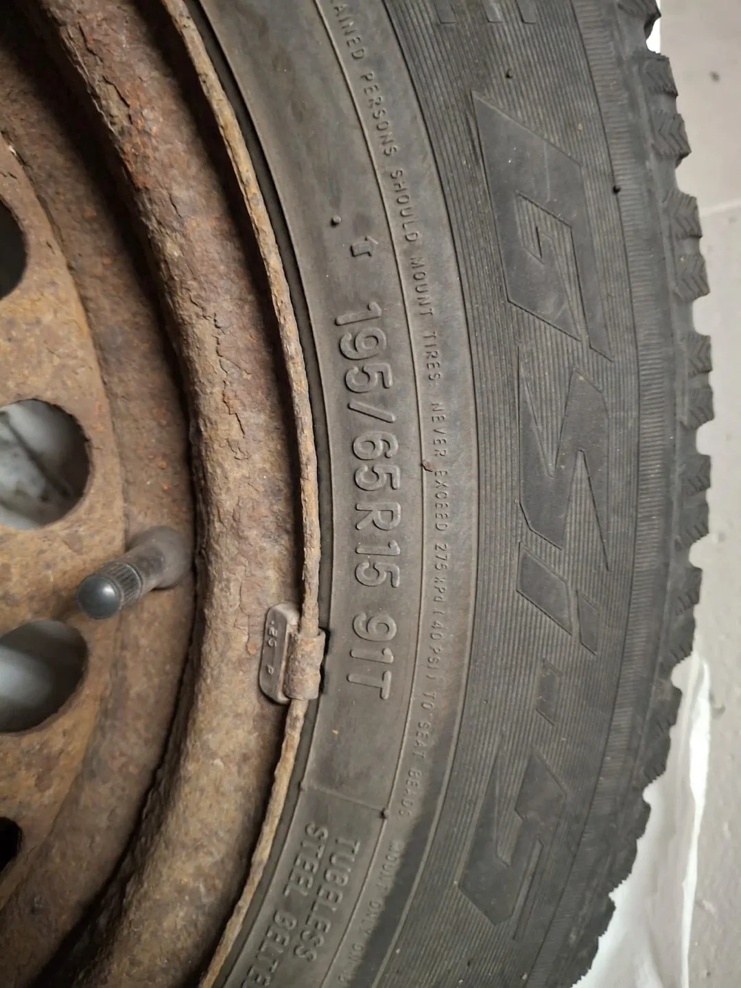 Used Winter Tire 195/65R15 91T image indicator(4)