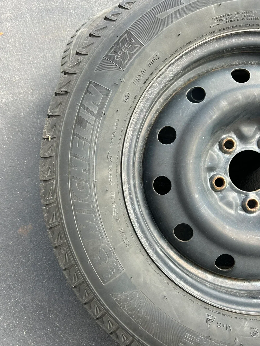 Michelin X-Ice Snow Tires - 215/70R16 image indicator(3)