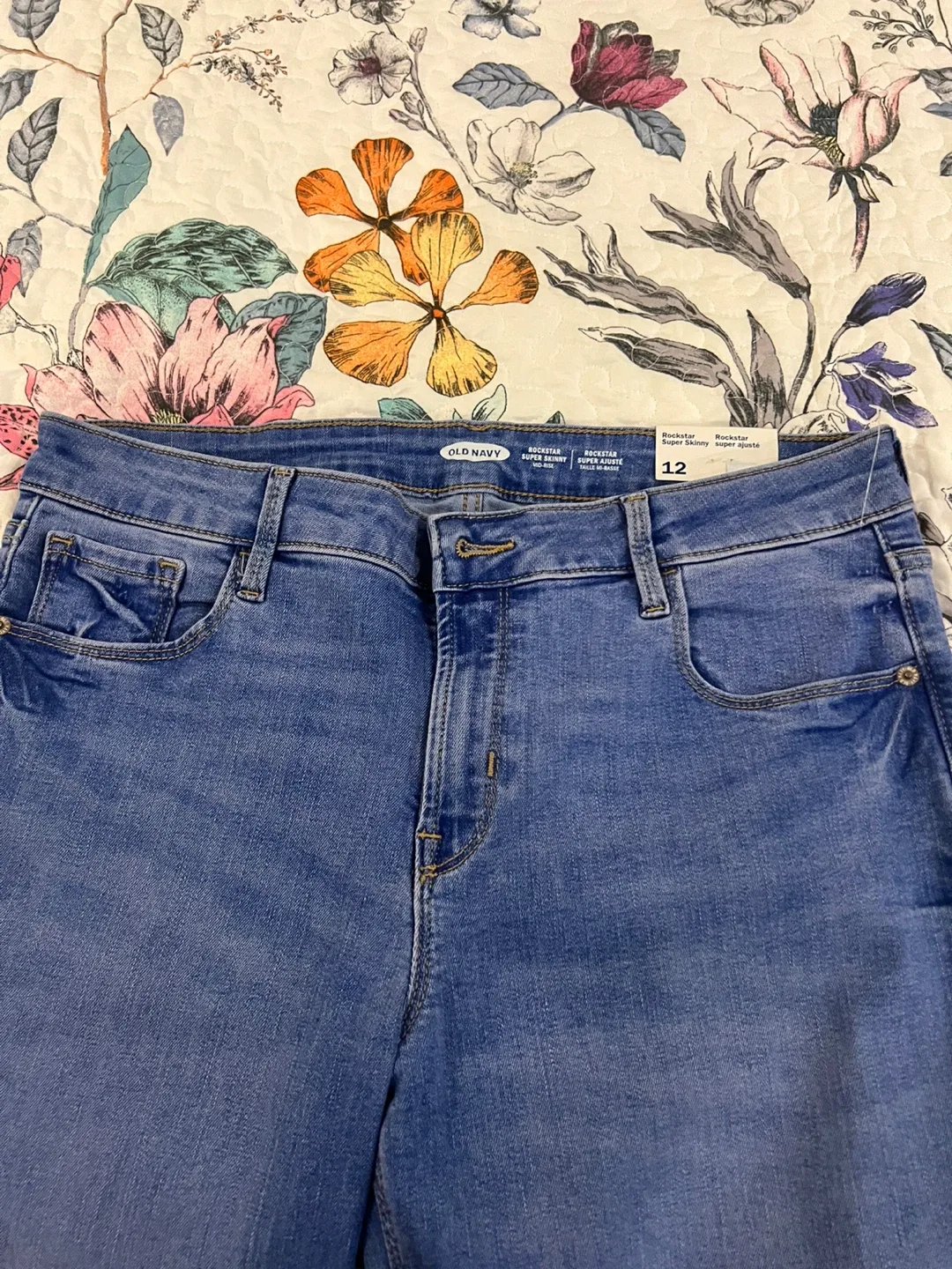 Old Navy Rockstar Super Skinny Jeans - Size 12 image indicator(2)