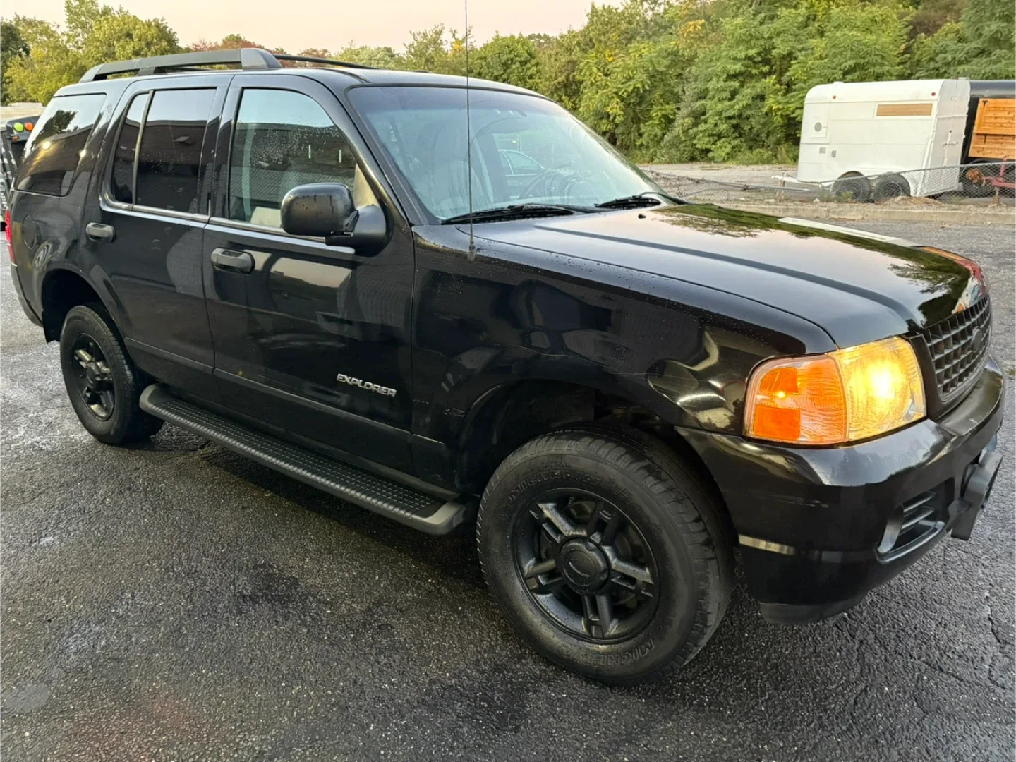 2005 Ford Explorer - Black SUV $2600 image indicator(2)