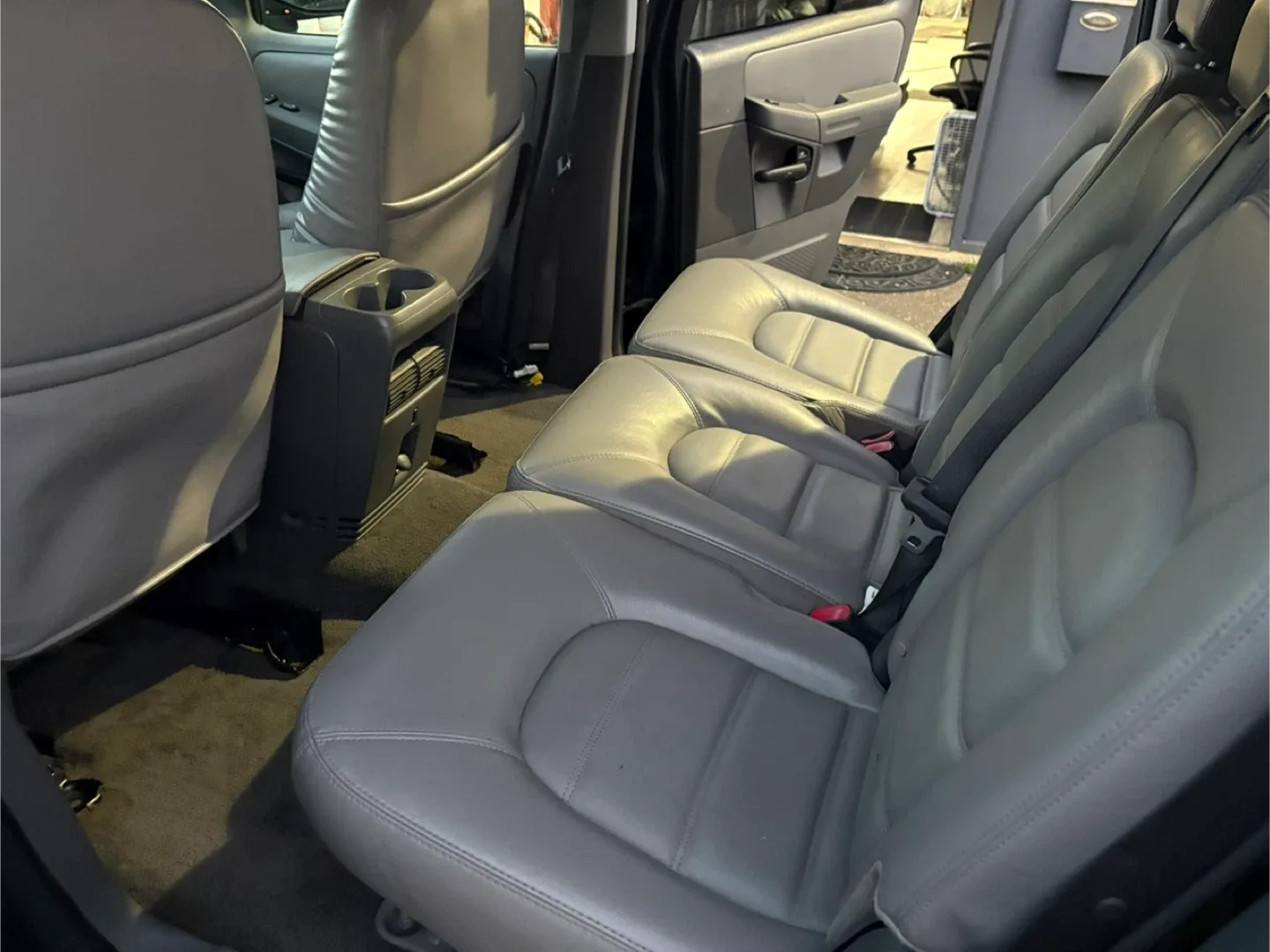 2005 Ford Explorer - Black SUV $2600 image indicator(7)