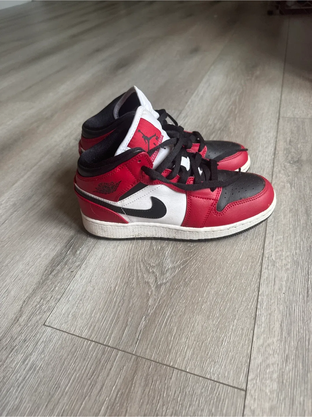 Nike Air Jordan 1 Mid Red/Black thumbnail