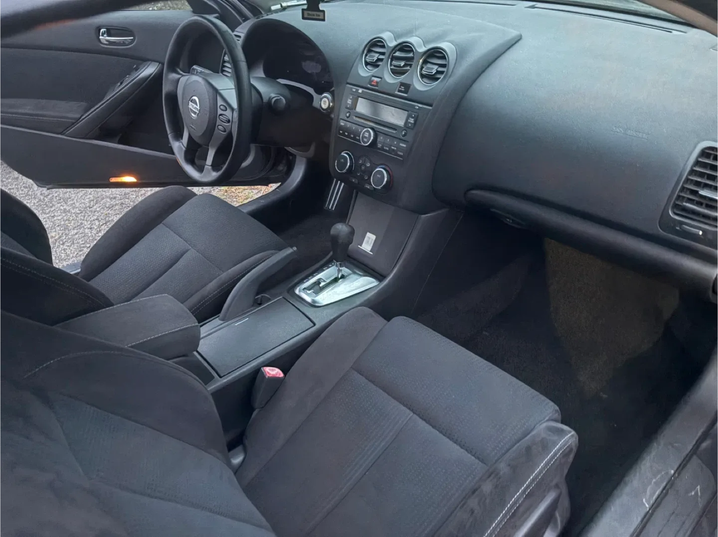 2013 Nissan Altima Coupe, Gray. $3300 image indicator(6)