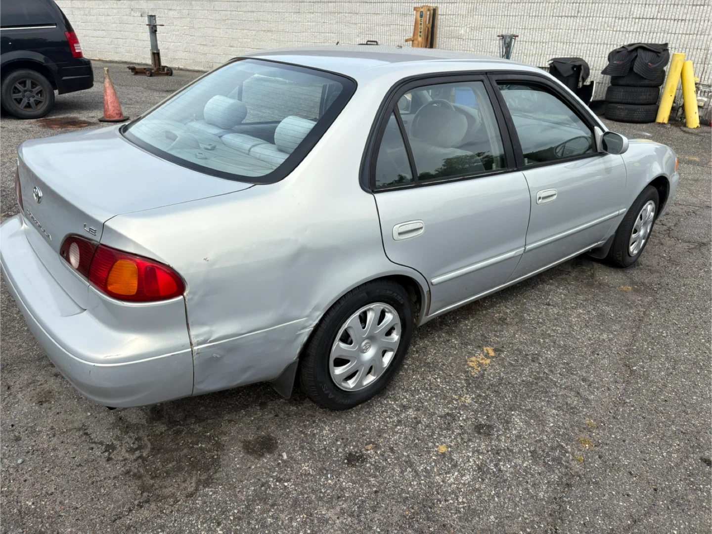 2001 Toyota Corolla LE Silver  2300 - photo 3