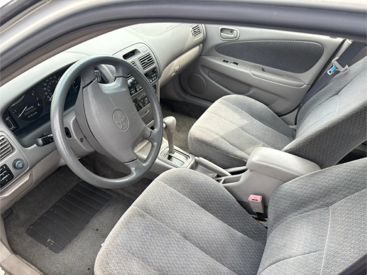 2001 Toyota Corolla LE Silver  2300 - photo 5