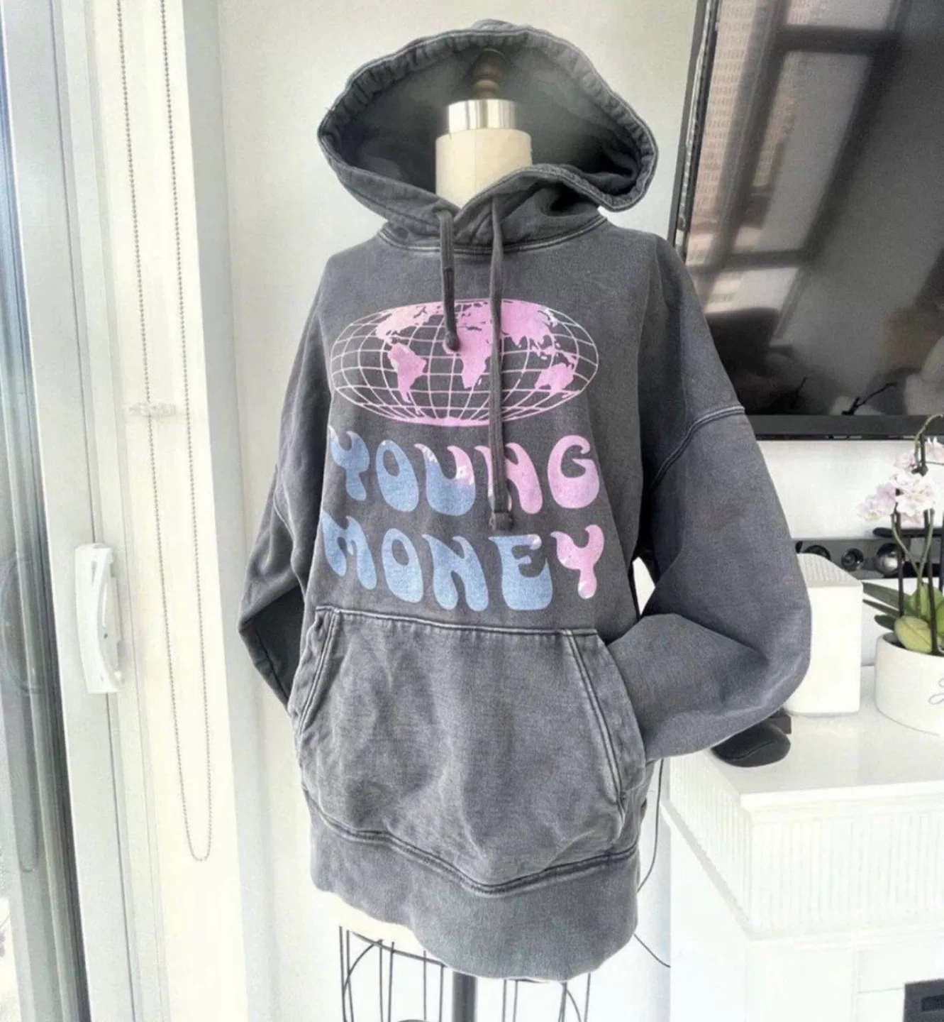 Young Money Hoodie size medium thumbnail