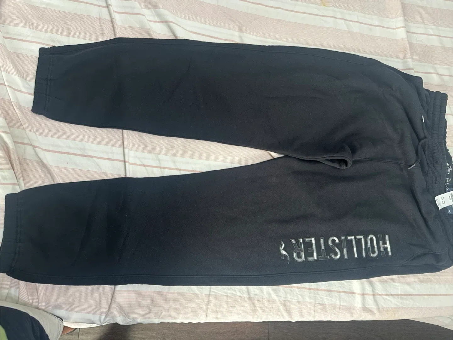Hollister Black Sweatpants - XL thumbnail