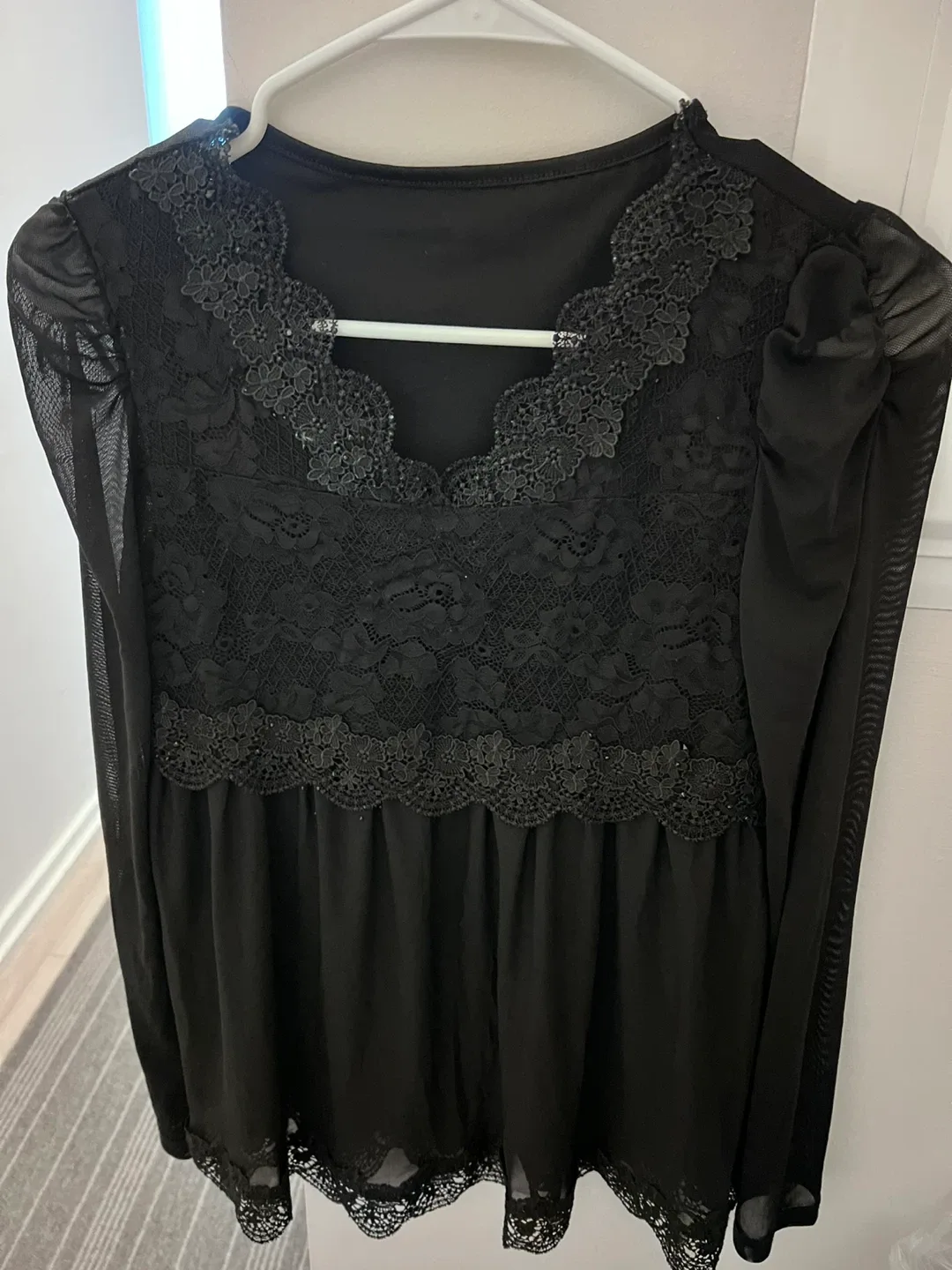 FREE- Women’s tops (small) image indicator(5)