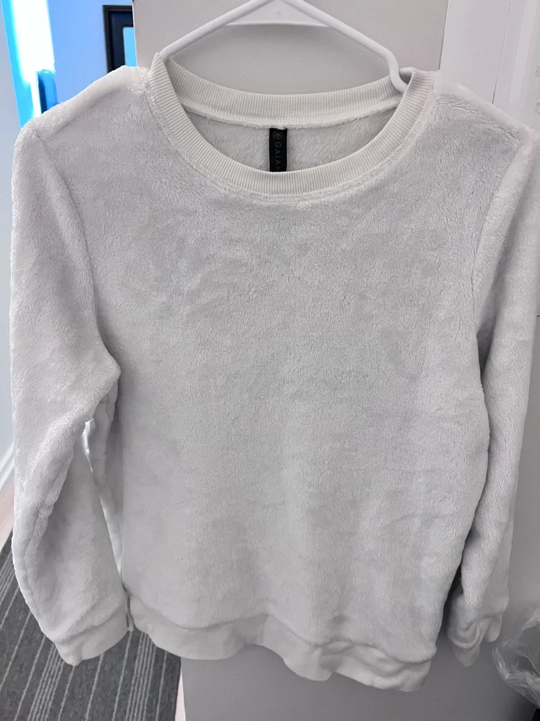 FREE- Women’s tops (small) image indicator(2)