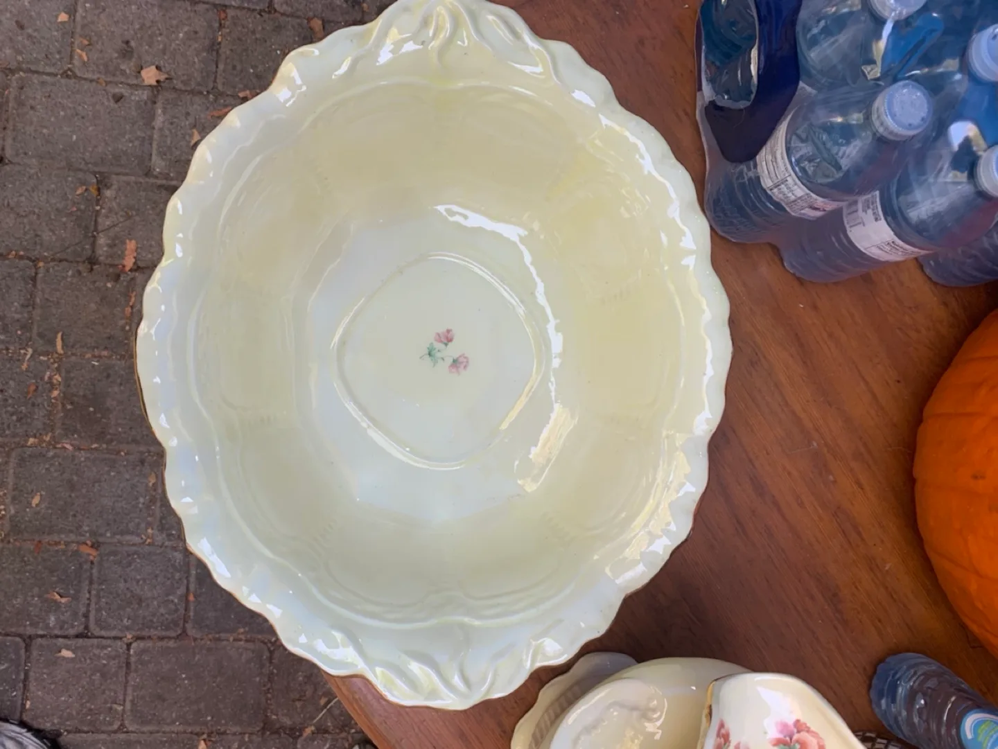 Vintage Cream Floral Pitcher and Bowl Set image indicator(3)