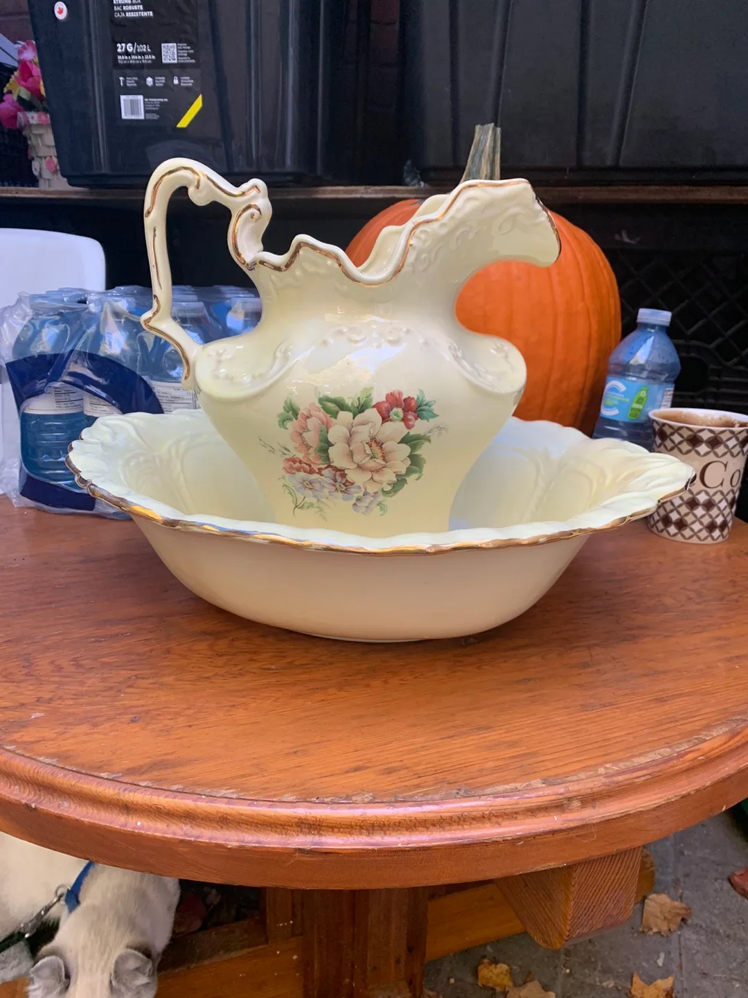 Vintage Cream Floral Pitcher and Bowl Set image indicator(6)