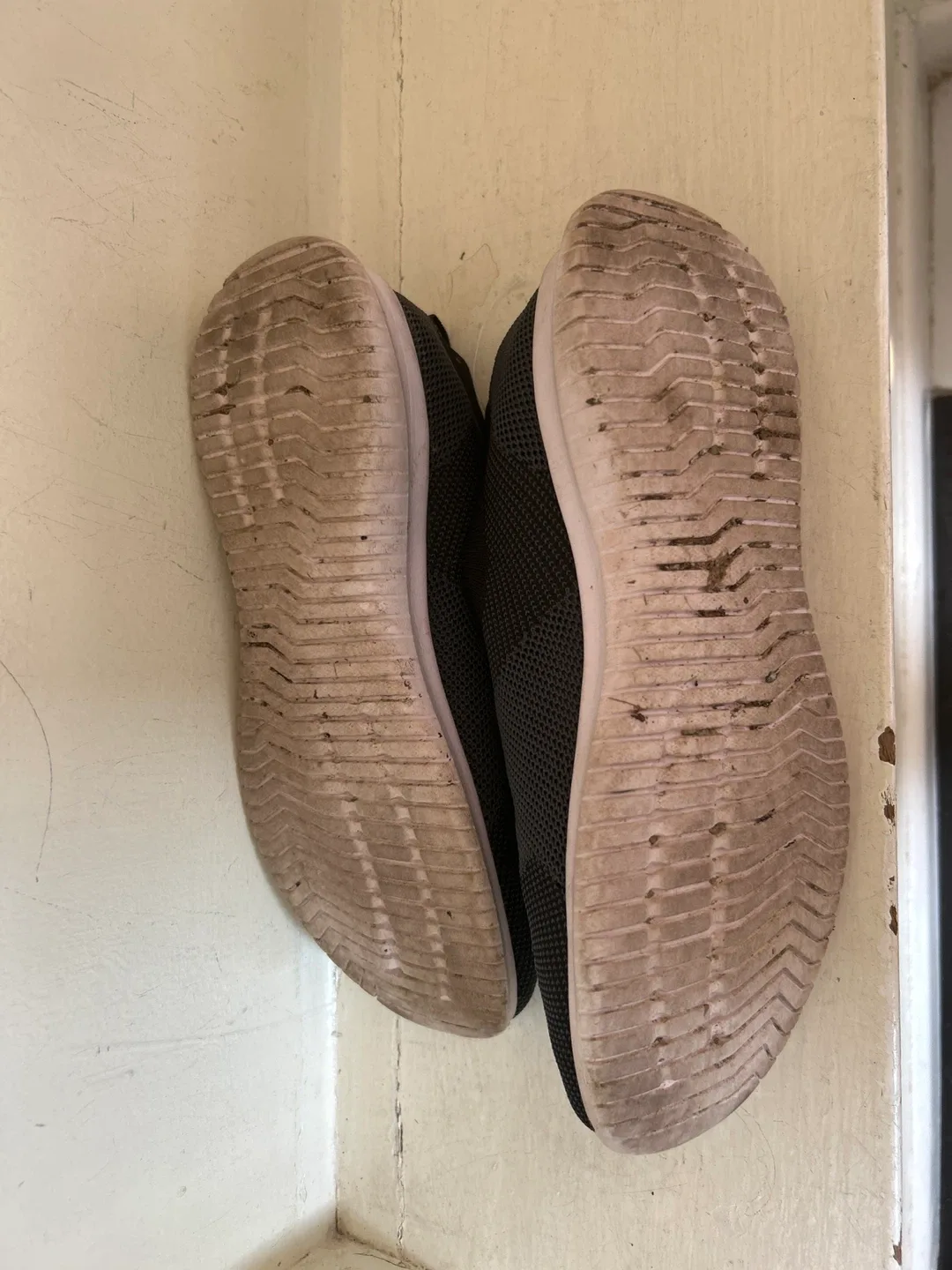 Black Running Shoes image indicator(2)