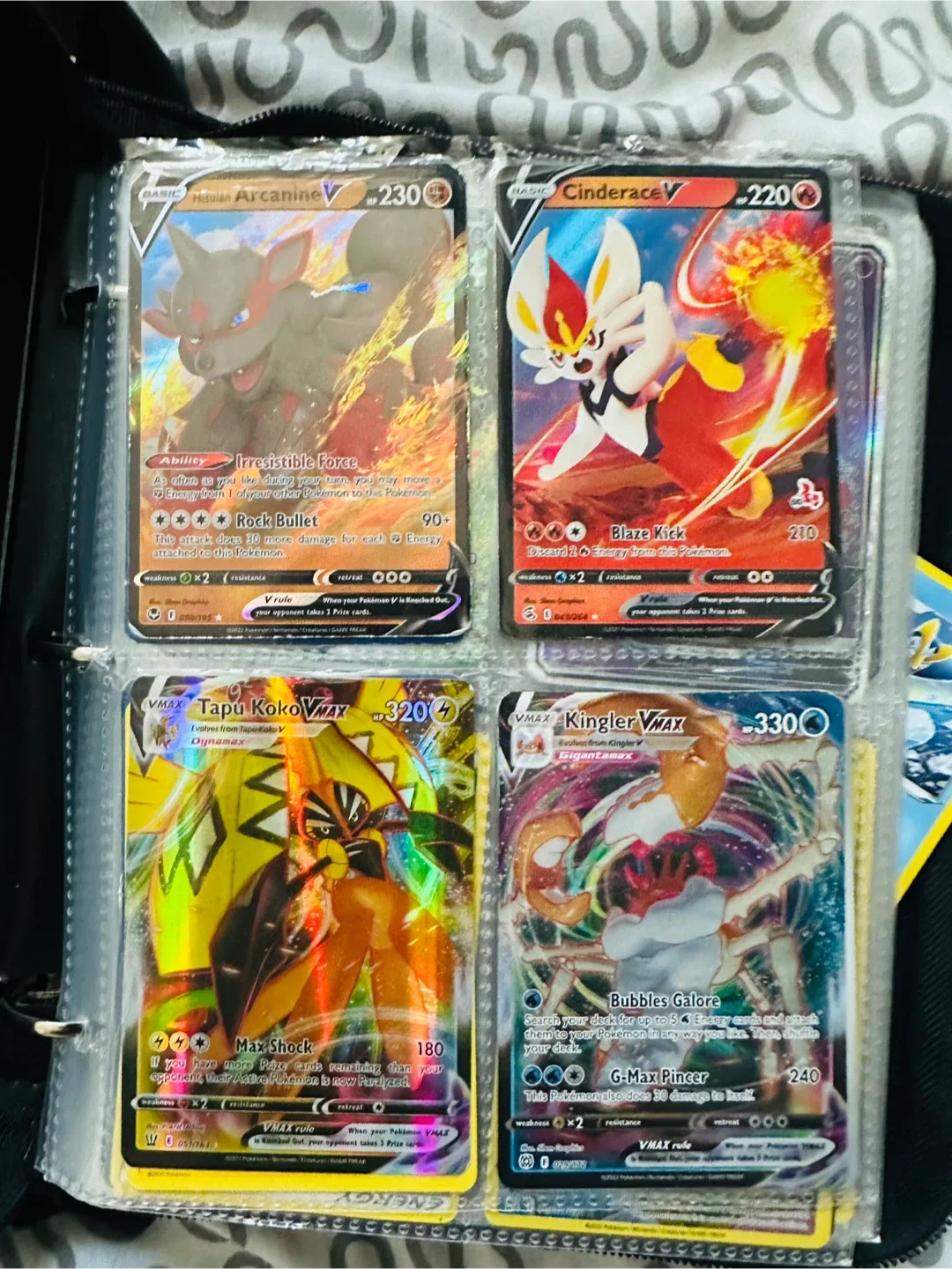 Pokémon Trading Card Binder with rare cards image indicator(4)