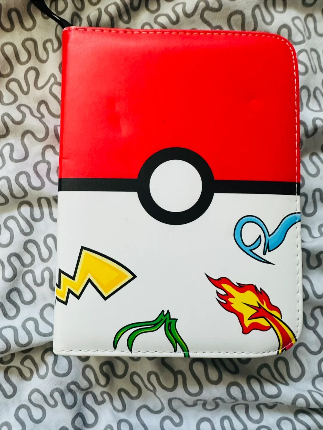 Pokémon Trading Card Binder with rare cards image indicator(3)