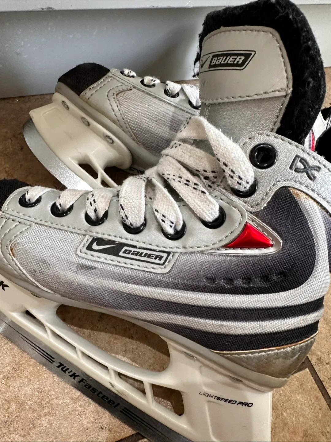 Bauer Lightspeed Pro Youth Ice Skates - Size Y13 image indicator(2)